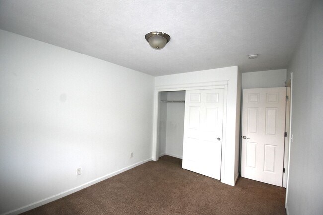 Building Photo - 1043 Fuji Ln