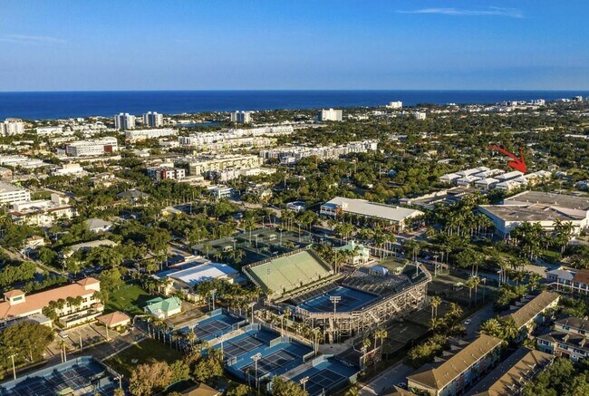 Building Photo - 111 SW 2nd Ave