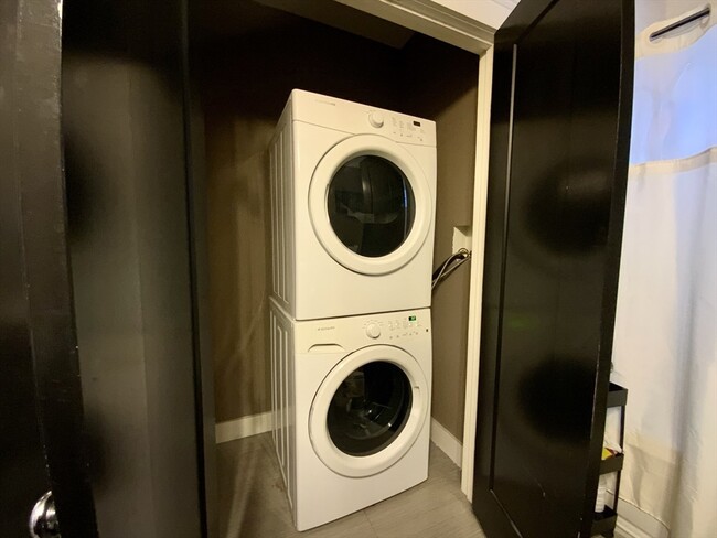 Building Photo - 65 Broadway