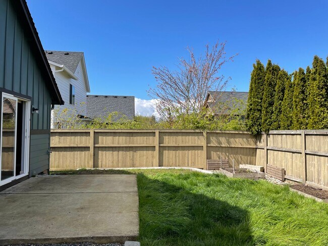 Building Photo - CHARMING Ranch-Style Home in Ridgefield, WA! 3 Bedrooms & 2 Baths! Walk-In Closet! Spacious Floor...