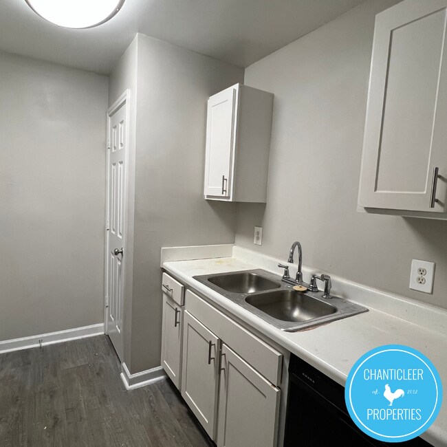 Primary Photo - 1041 W Barton St