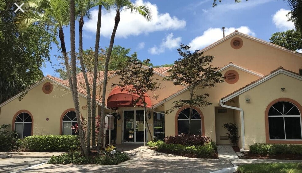 Building Photo - 1135 Coral Club Dr