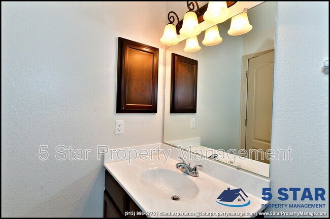 Building Photo - 5005 Moon Ranch Ln