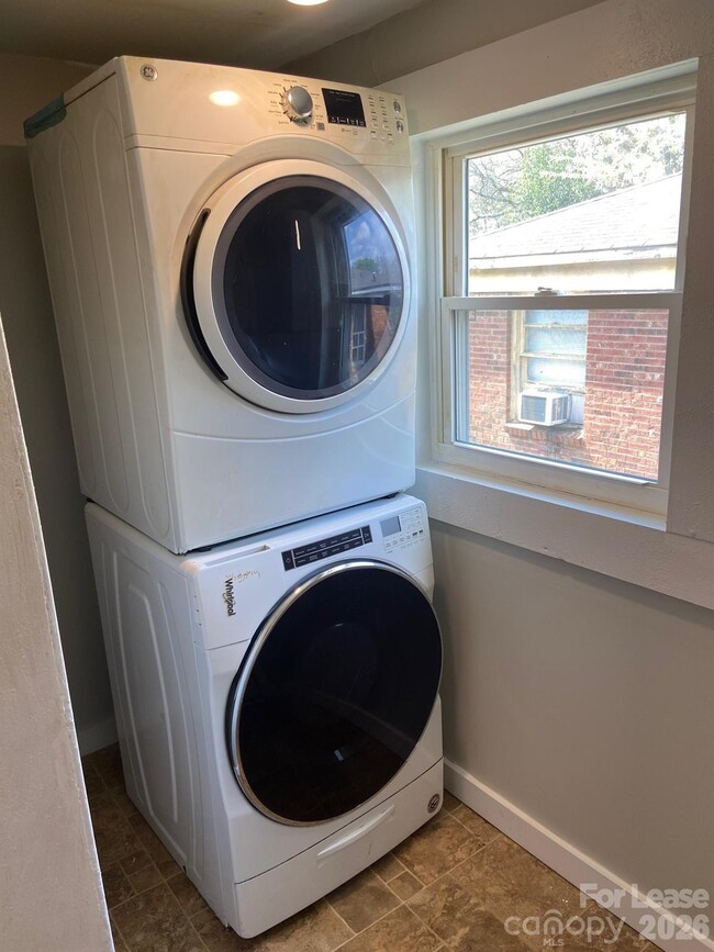 Building Photo - 1020 Rodey Ave