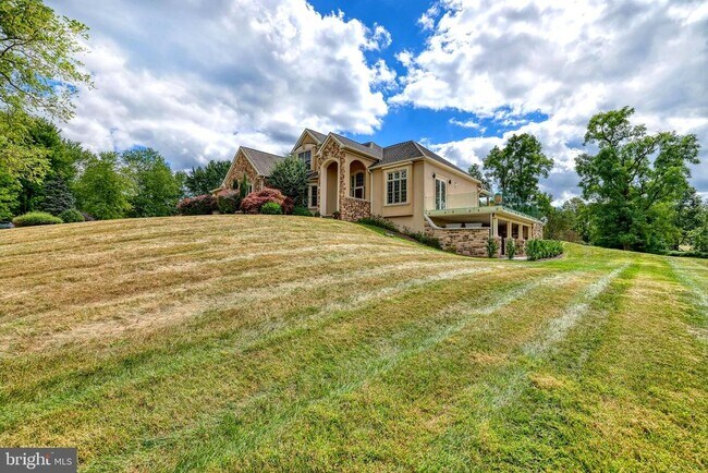 Building Photo - 86 Aqueduct Rd