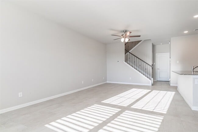 Building Photo - 2328 Greystone Dr