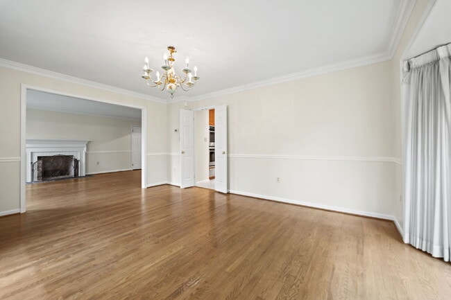 Building Photo - Elegant Tudor-Style Home in a Peaceful Oakton Setting