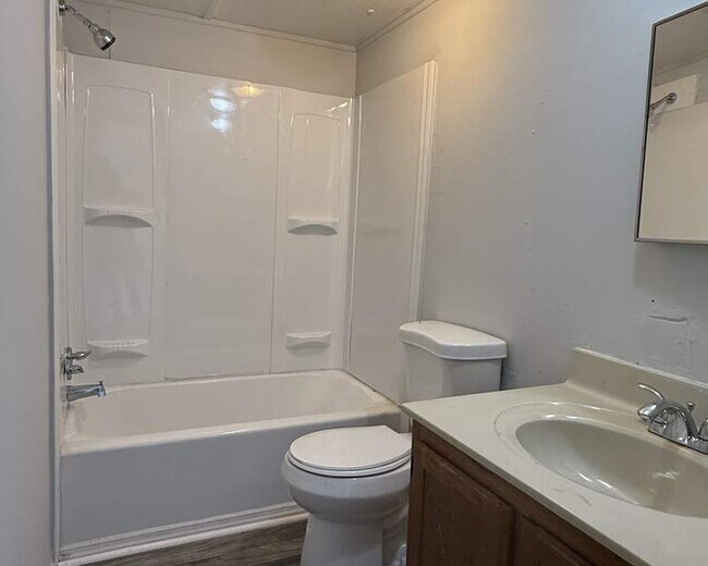Building Photo - 107 Gouge Dr