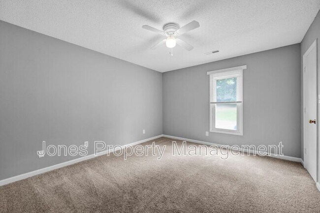 Building Photo - 2620 White Oak Ln