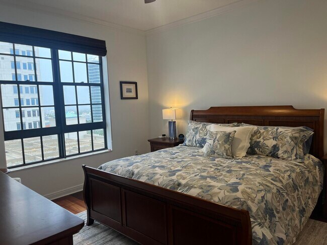 Building Photo - 801 S Olive Ave