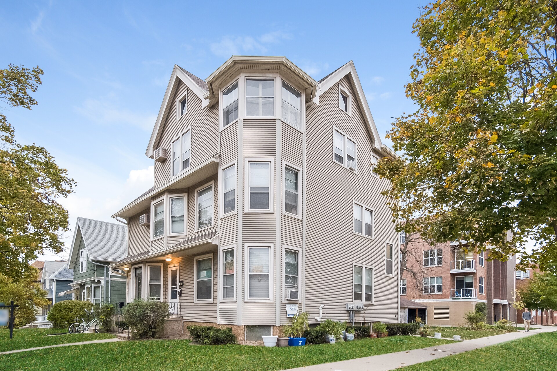 Building Photo - 223 S Mills St