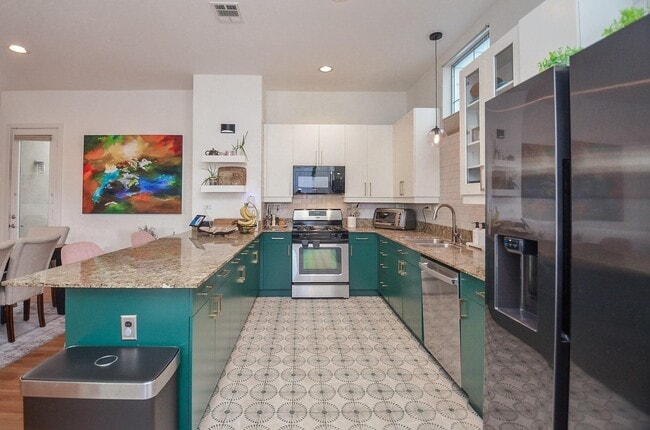 Building Photo - 1116 Columbus St