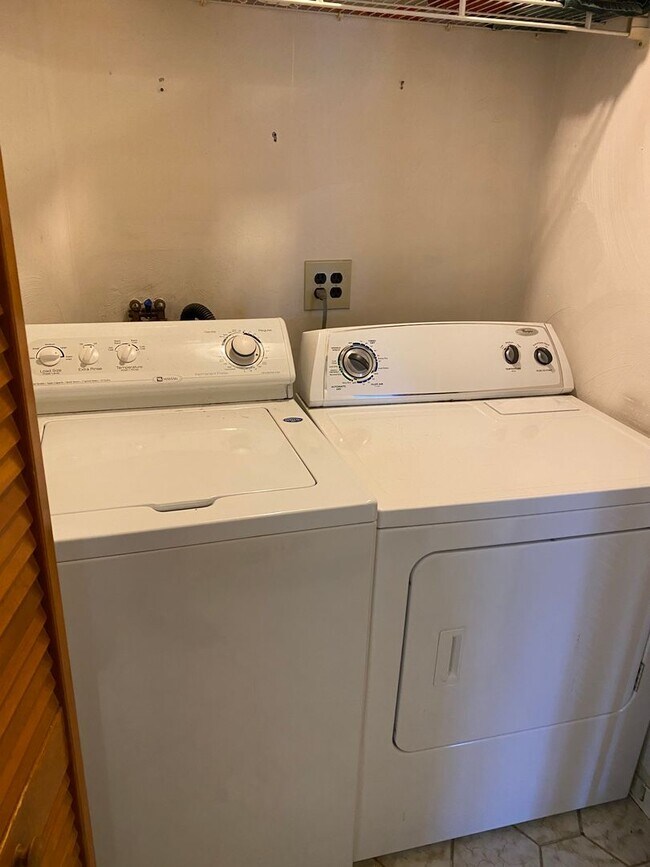 Building Photo - 211-213 Holland Street