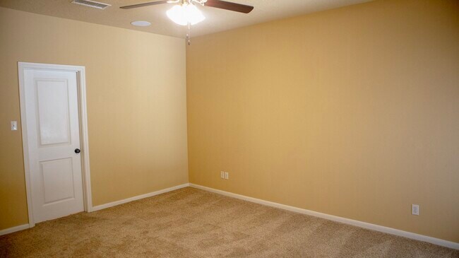Building Photo - 9 Huntsmans Horn Cir