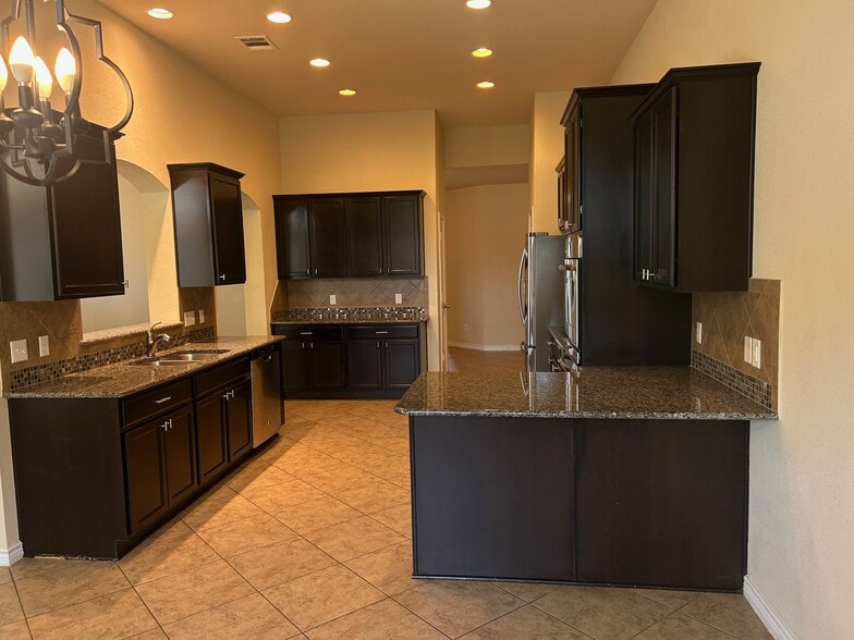 Building Photo - 2006 Deer Field Way