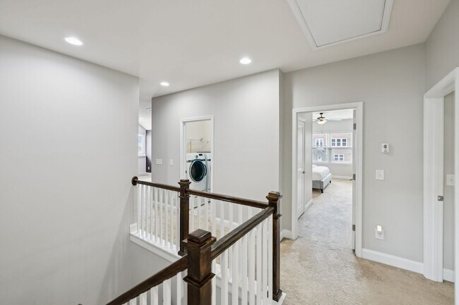 Building Photo - 1719 Biscayne Dr