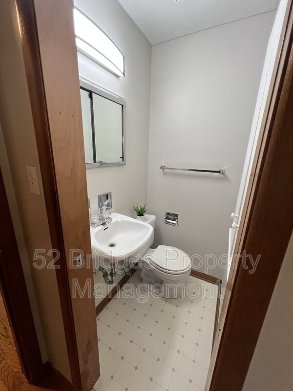 Building Photo - 3122 Shawnee Ave