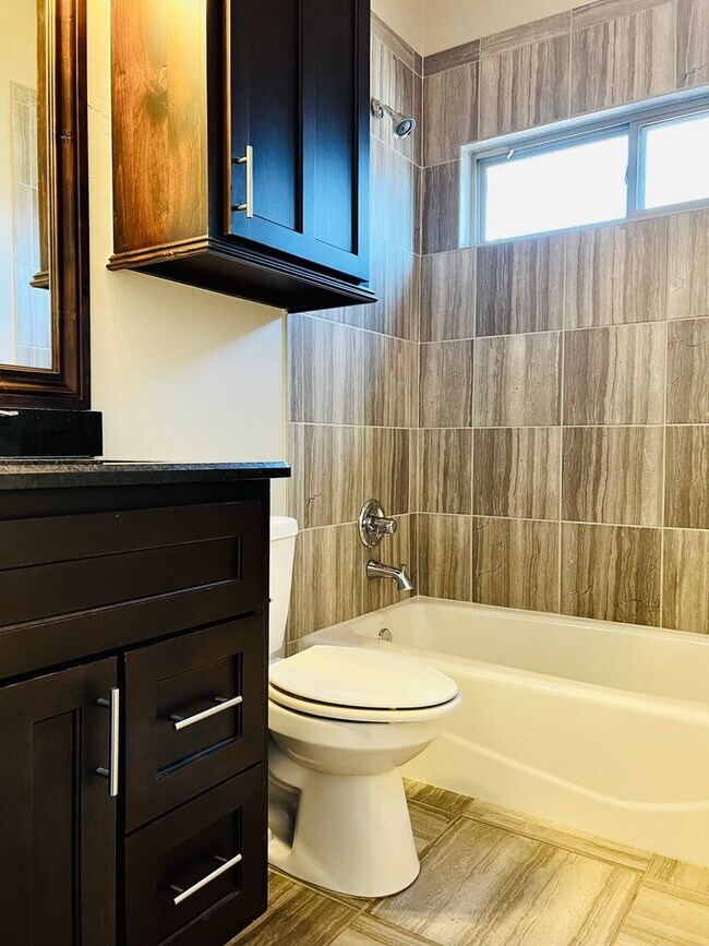 Building Photo - Beautiful 3BD 2BA w/ Bonus Room Located in...
