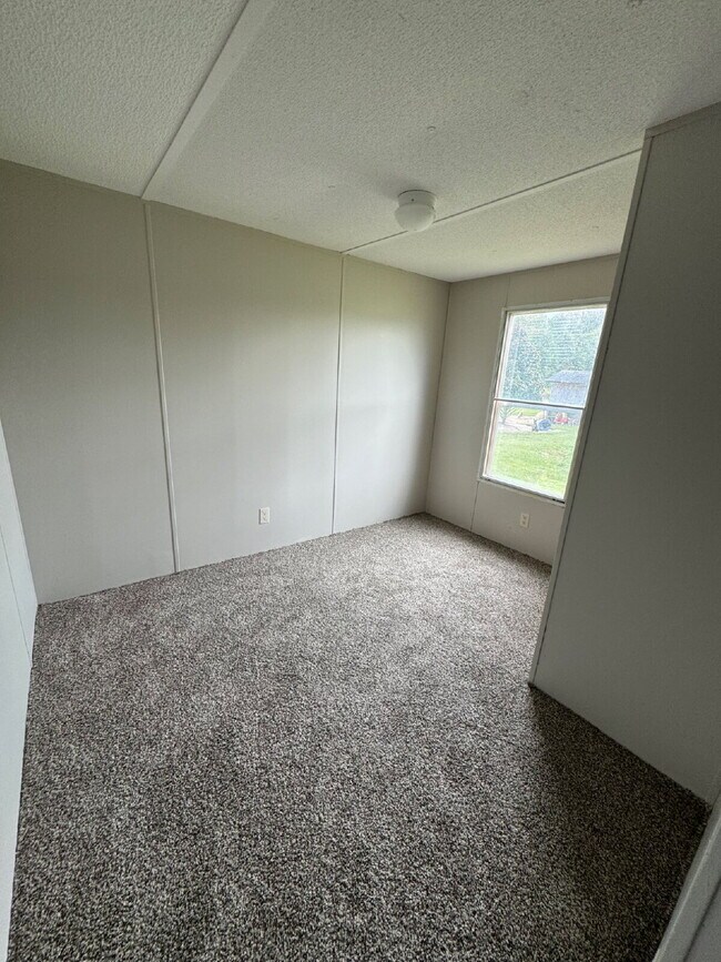 Building Photo - 3 BR | 2 BA Mobile Home in Pikeville *Trash Pick-Up Included*