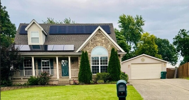 Primary Photo - Eco-Friendly 4BR/3.5BA Home with Solar Pan...