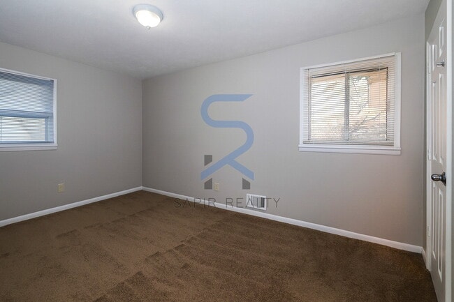Building Photo - Move in before December 15th and get $100 OFF your rent for the first 3 months — PLUS a $250 Amaz...