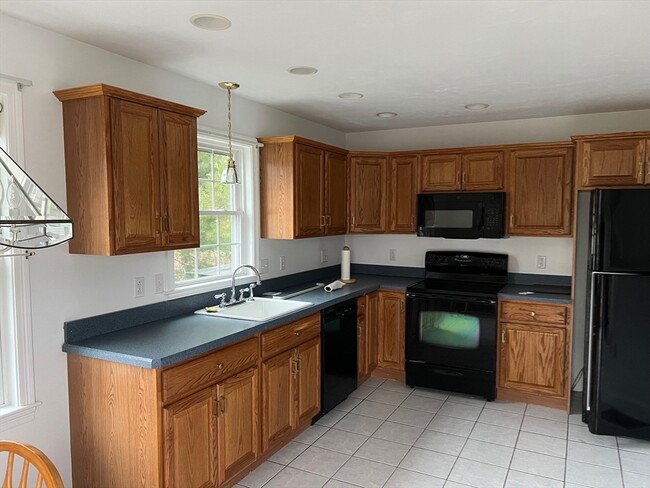 Building Photo - 367 Rockland St