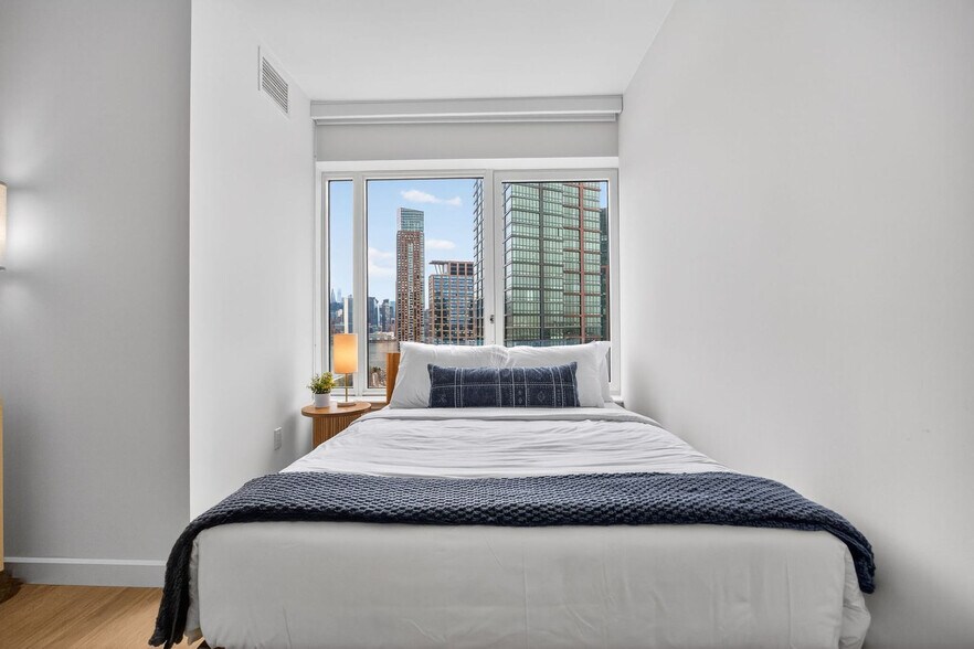 Building Photo - 16 Dupont St