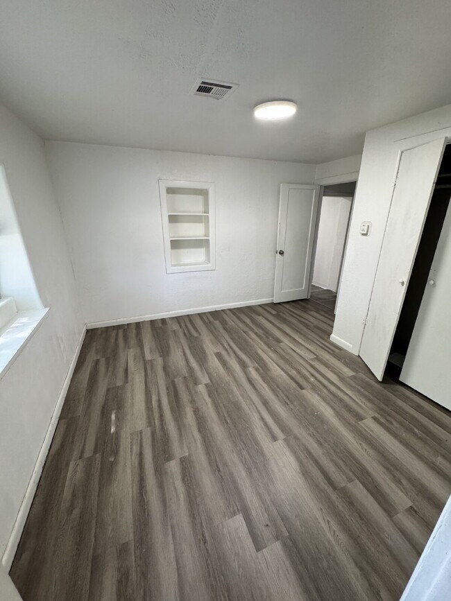 Building Photo - Newly remodeled 1 bedroom / 1 bathroom wit...