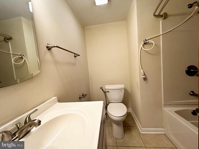 Building Photo - 287 Anderson Rd