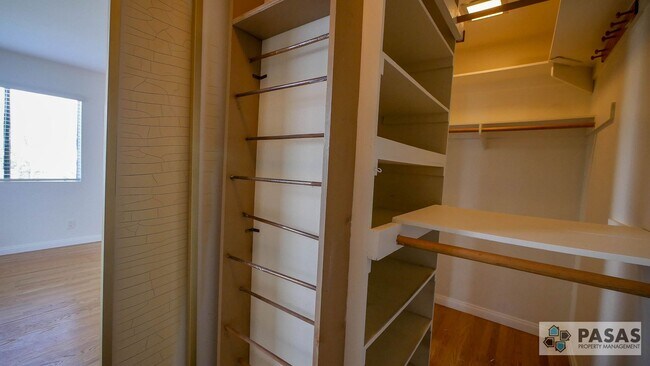 Building Photo - Downtown/Harbor Views!