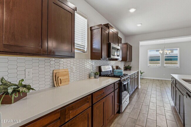Building Photo - 7509 Enchanted Pk Dr