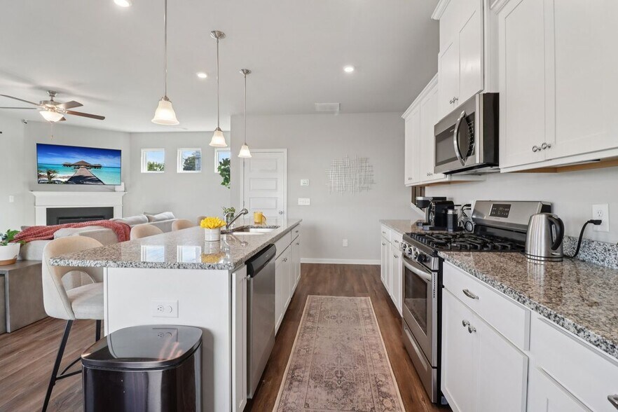 Building Photo - 3890 Clarington Dr