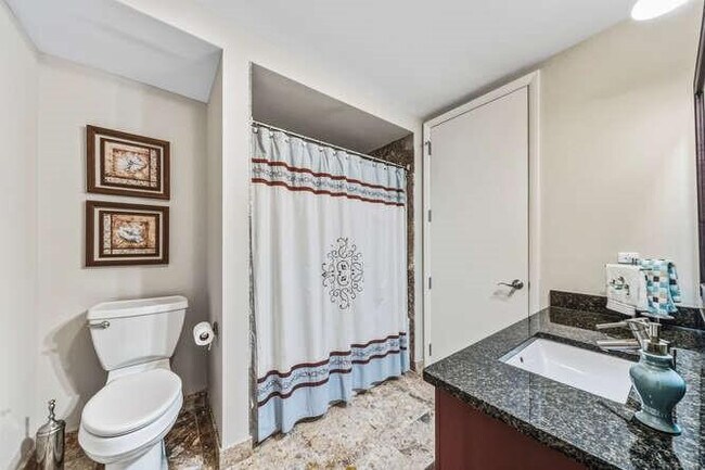 Building Photo - 2401 N Ocean Blvd