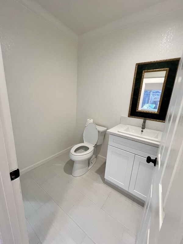 Building Photo - 989 St Germain Rd