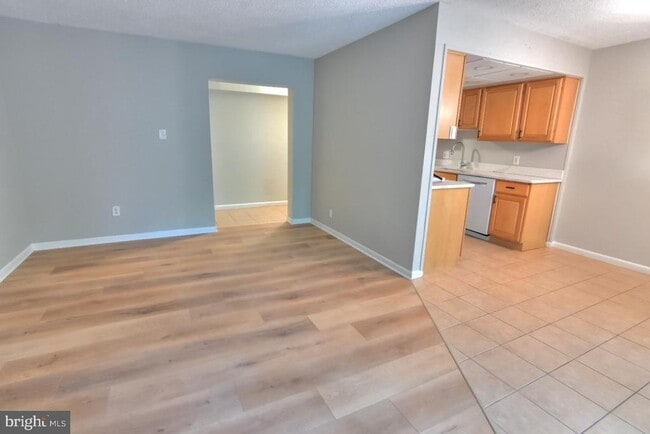 Building Photo - 11658 Stoneview Square