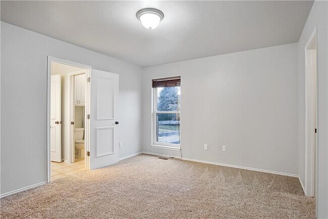 Building Photo - 9417 Forest Dale Dr