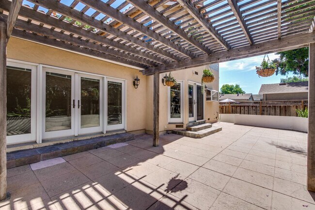 Building Photo - Gorgeous Willow Glen Two Story Home Availa...