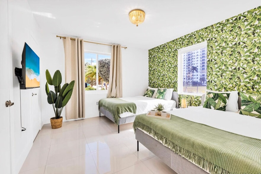 Building Photo - 809 S Ocean Dr