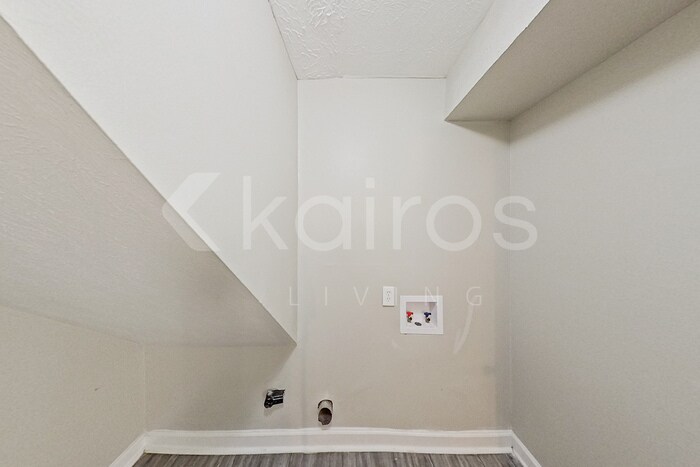 Building Photo - 6537 St Louis St