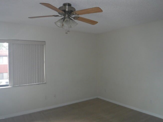 Building Photo - 2080 Oak Meadow Cir