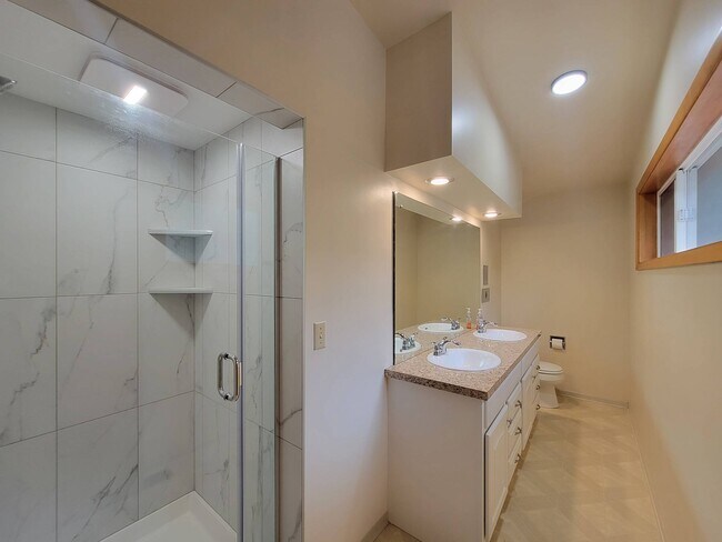 Building Photo - 305 N Quincy Pl