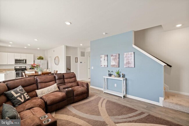 Building Photo - 35418 River Bend Dr