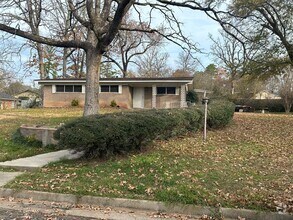 Building Photo - 3/2/2 Fenced Yard LISD Pet Friendly