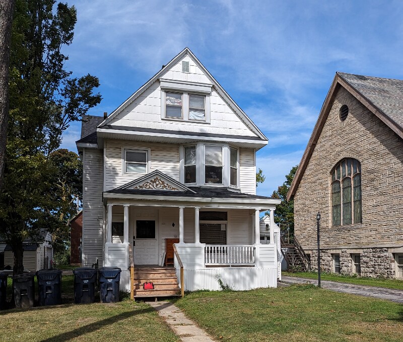 Building Photo - 678 Ridge Rd