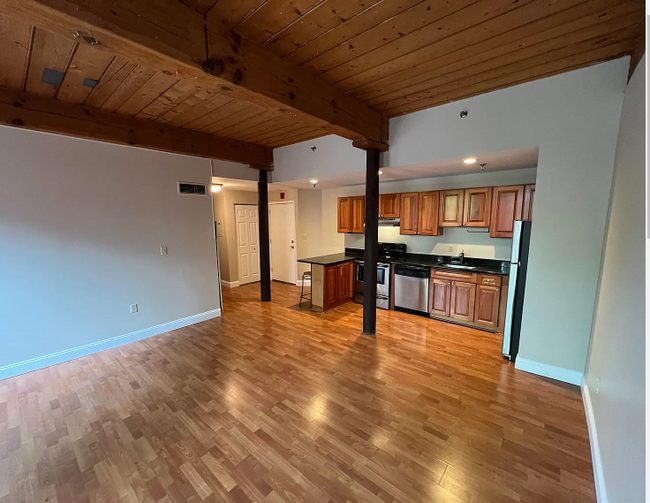 Primary Photo - 335 Cypress St