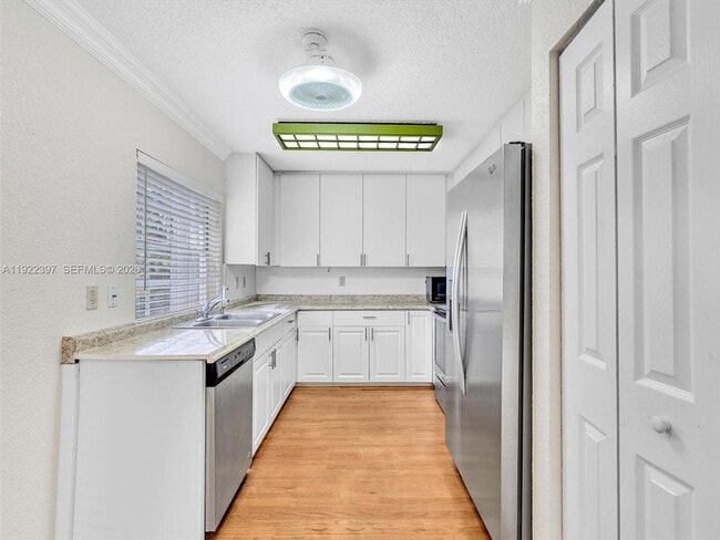 Building Photo - 1361 Cottonwood Cir