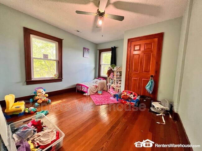 Building Photo - 7617 Hoover St