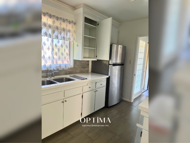 Building Photo - Beautiful Single-Family Home with Modern Comforts