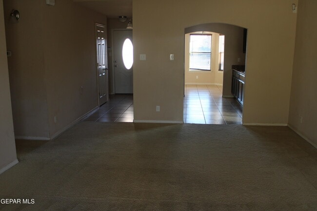 Building Photo - 14561 Jesus Almeida