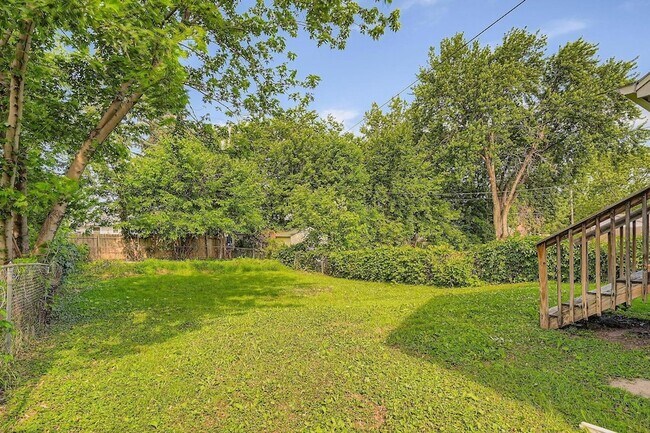 Building Photo - 1083 Western Ave N